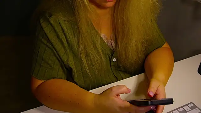 queenpeachi online show from 12, 1, 2025