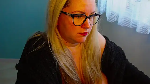 queenpeachi online show from 17, 12, 2024
