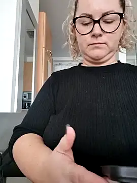 queenpeachi online show from 30, 12, 2024