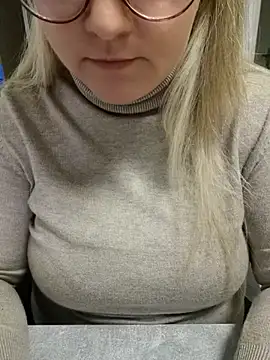 queenpeachi online show from 20, 2, 2025