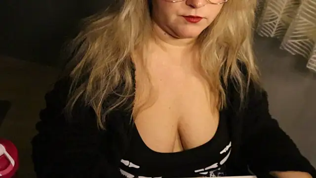 queenpeachi online show from 2, 12, 2024