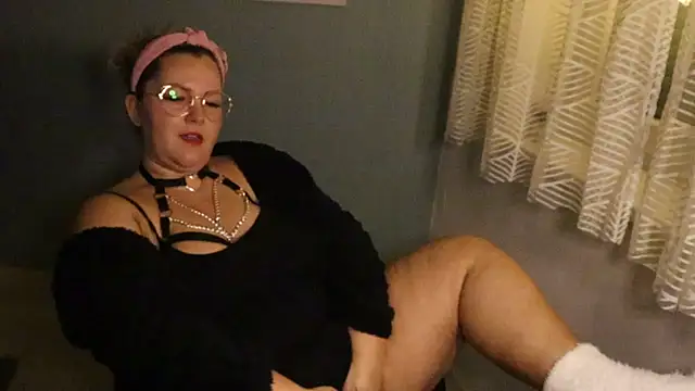 queenpeachi online show from 5, 12, 2024