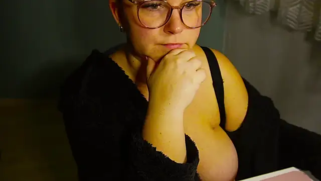 queenpeachi online show from 19, 1, 2025