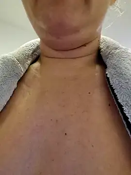 queenpeachi online show from 25, 9, 2025
