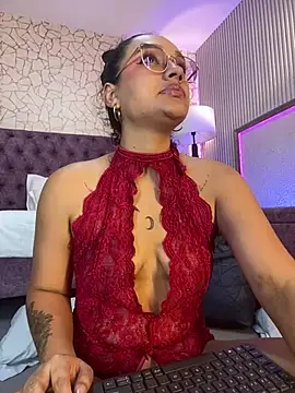 Snapshot of EMILYY_FOXY chatting on 6, 7, 2026 EMILYY FOXY online show from 6, 7, 2026