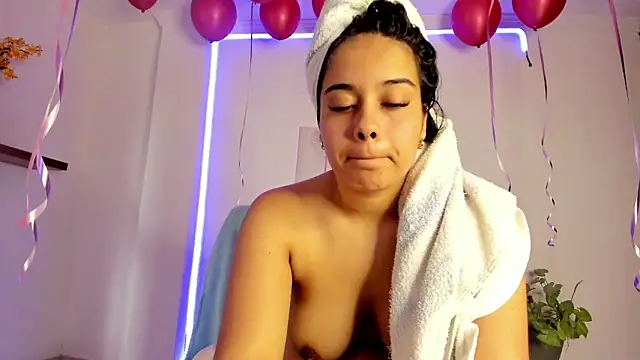 Snapshot of anniesweet- chatting on 4, 11, 2025 anniesweet- online show from 4, 11, 2025