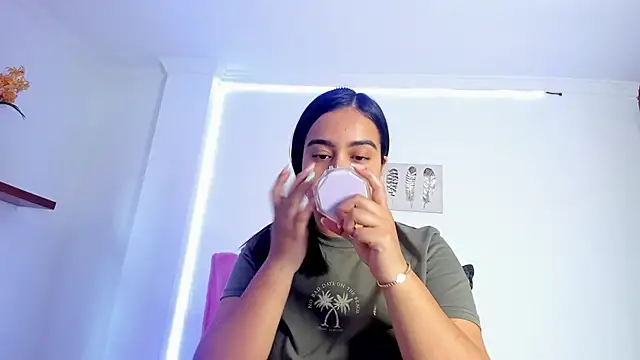 Snapshot of anniesweet- chatting on 10, 4, 2026 anniesweet- online show from 10, 4, 2026