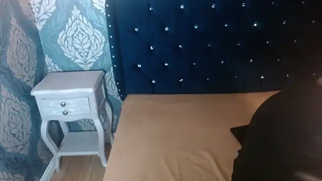 Sofiacowperx online show from 8, 11, 2025