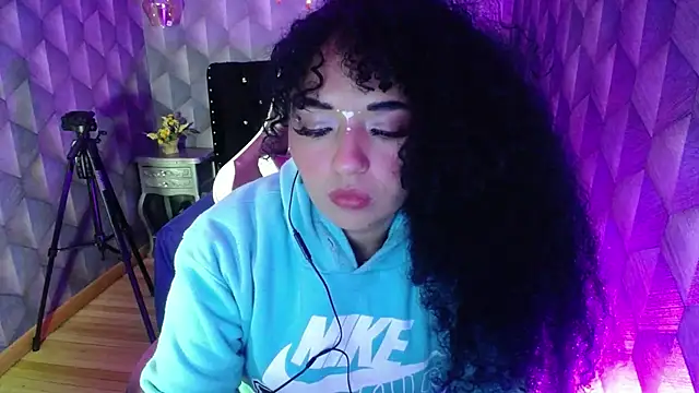 Sofiacowperx online show from 16, 2, 2025