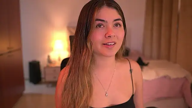 Snapshot of Lau_Bee chatting on 5, 5, 2026 Lau Bee online show from 5, 5, 2026