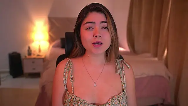 Snapshot of Lau_Bee chatting on 10, 5, 2026 Lau Bee online show from 10, 5, 2026