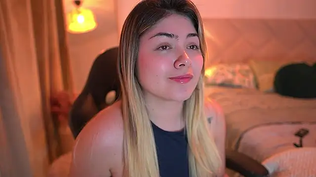 Snapshot of Lau_Bee chatting on 28, 11, 2025 Lau Bee online show from 28, 11, 2025