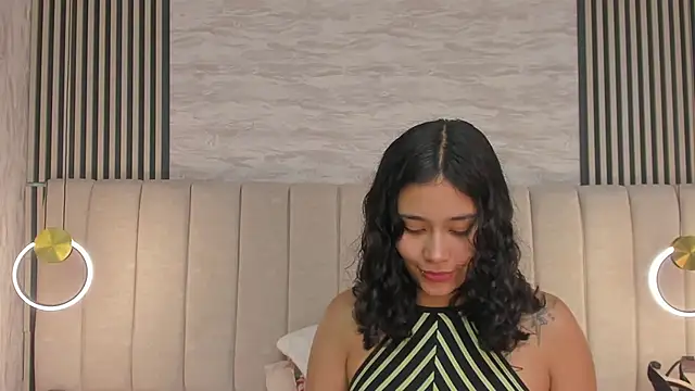 Snapshot of laura_smith33 chatting on 10, 10, 2025 laura smith33 online show from 10, 10, 2025