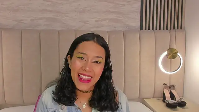 Snapshot of laura_smith33 chatting on 23, 10, 2025 laura smith33 online show from 23, 10, 2025