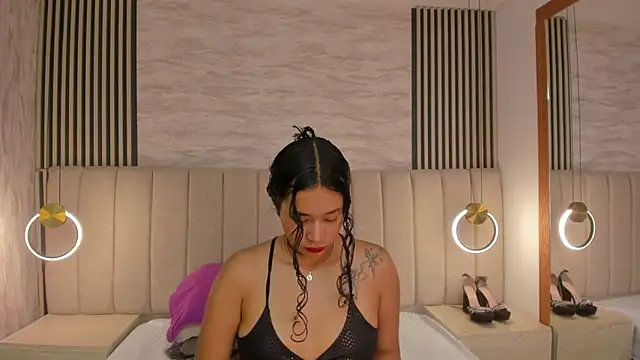 Snapshot of laura_smith33 chatting on 24, 10, 2025 laura smith33 online show from 24, 10, 2025