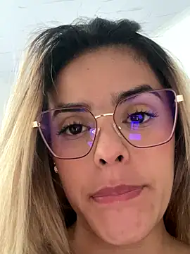 ZoeJohnsoon online show from 28, 11, 2025