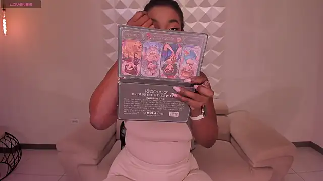 Snapshot of SavannahStorm chatting on 24, 9, 2025 SavannahStorm online show from 24, 9, 2025