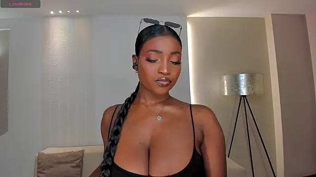 Snapshot of SavannahStorm chatting on 14, 11, 2025 SavannahStorm online show from 14, 11, 2025