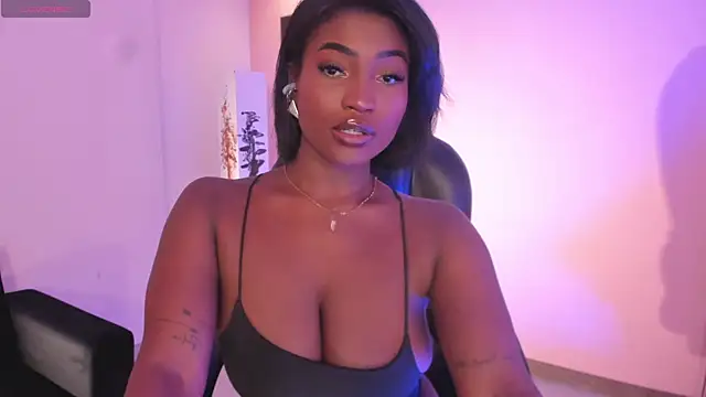 Snapshot of SavannahStorm chatting on 10, 3, 2025 SavannahStorm online show from 10, 3, 2025