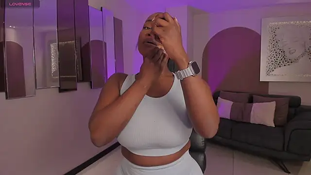 Snapshot of SavannahStorm chatting on 3, 12, 2025 SavannahStorm online show from 3, 12, 2025