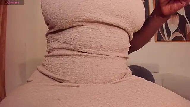 Snapshot of SavannahStorm chatting on 10, 11, 2025 SavannahStorm online show from 10, 11, 2025