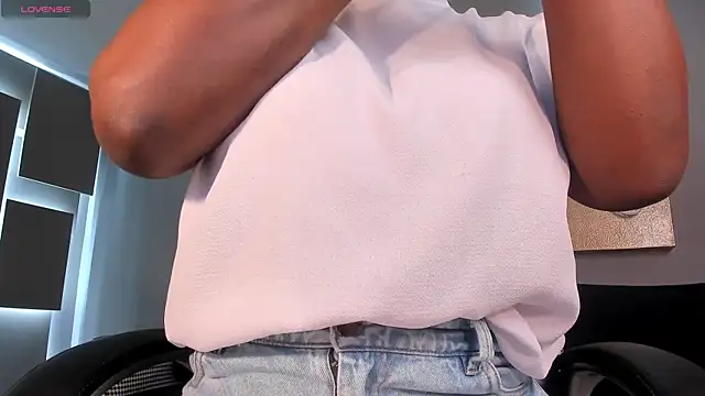 Snapshot of SavannahStorm chatting on 6, 11, 2025 SavannahStorm online show from 6, 11, 2025