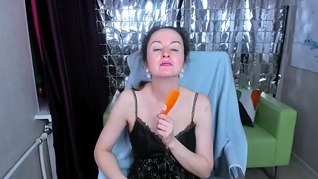 Ninasaaaa online show from 17, 2, 2025