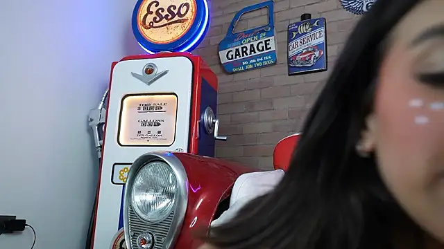 miss collins online show from 25, 2, 2026