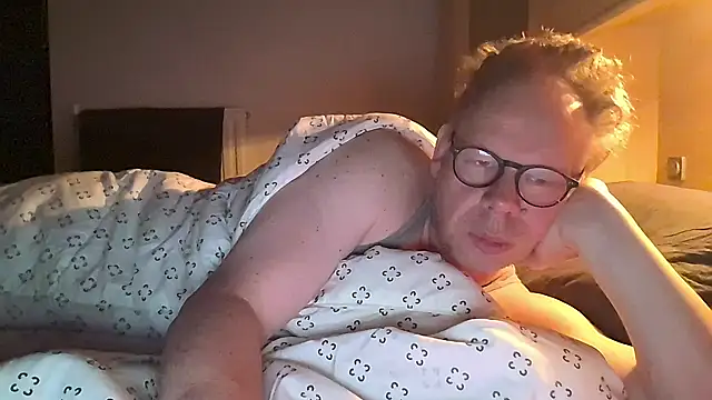 Snapshot of kinkyslet8 chatting on 1, 12, 2025 kinkyslet8 online show from 1, 12, 2025