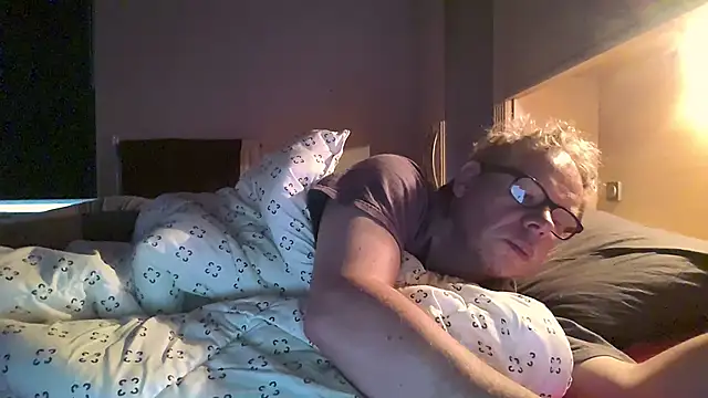 Snapshot of kinkyslet8 chatting on 19, 10, 2025 kinkyslet8 online show from 19, 10, 2025