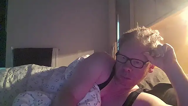 Snapshot of kinkyslet8 chatting on 5, 10, 2025 kinkyslet8 online show from 5, 10, 2025