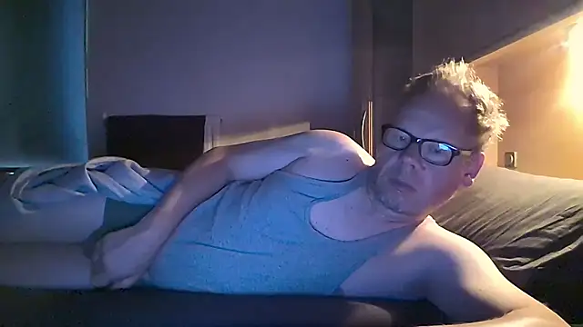 Snapshot of kinkyslet8 chatting on 10, 9, 2025 kinkyslet8 online show from 10, 9, 2025