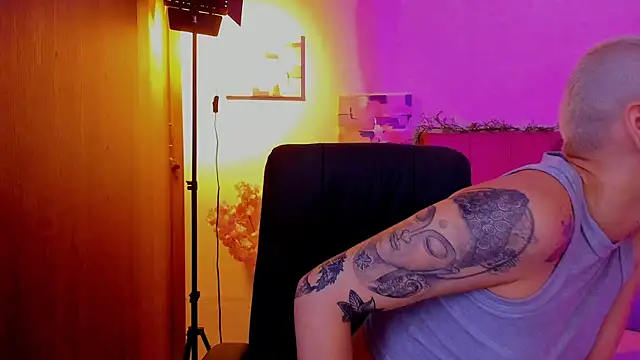 Charlee pink online show from 29, 3, 2026