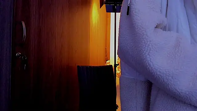 Charlee pink online show from 18, 3, 2026