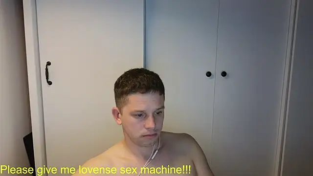 Snapshot of BigL0ve chatting on 4, 6, 2026 BigL0ve online show from 4, 6, 2026