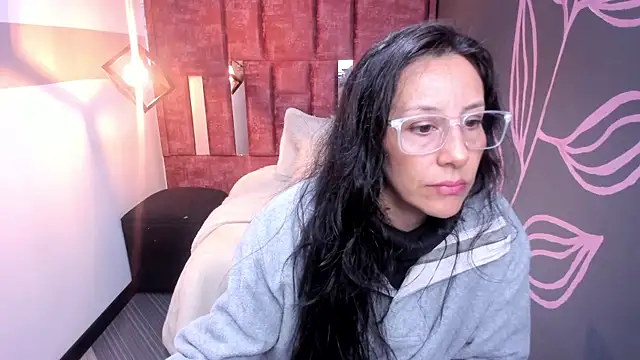 Abrillee1 online show from 7, 11, 2025