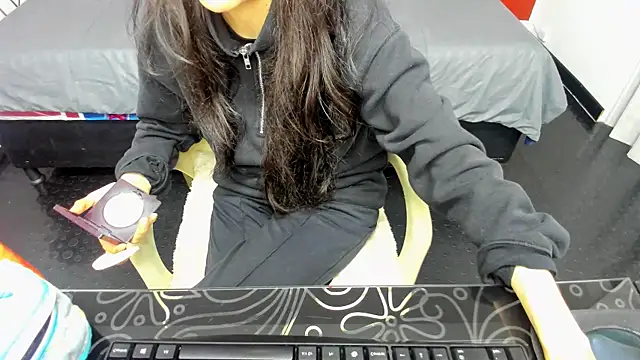 Abrillee1 online show from 10, 2, 2025