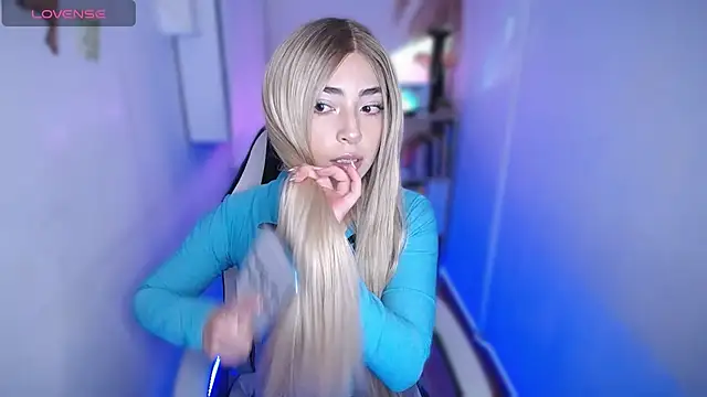 Snapshot of channel_blonde_a chatting on 3, 12, 2025 channel blonde a online show from 3, 12, 2025