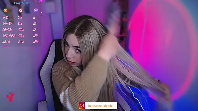 Snapshot of channel_blonde_a chatting on 26, 11, 2025 channel blonde a online show from 26, 11, 2025