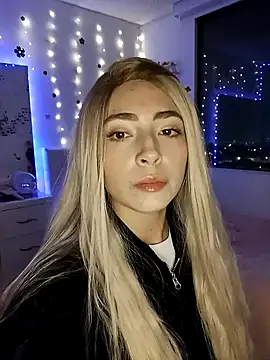 Snapshot of channel_blonde_a chatting on 17, 10, 2025 channel blonde a online show from 17, 10, 2025