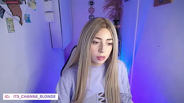 Snapshot of channel_blonde_a chatting on 21, 10, 2025 channel blonde a online show from 21, 10, 2025