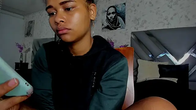 moon HoneyX online show from 2, 2, 2025