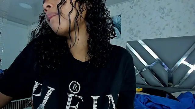 moon HoneyX online show from 13, 2, 2025
