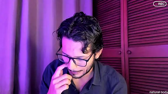 Nicholasrodrii online show from 7, 10, 2025