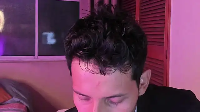 Nicholasrodrii online show from 6, 2, 2026