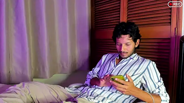 Nicholasrodrii online show from 24, 9, 2025
