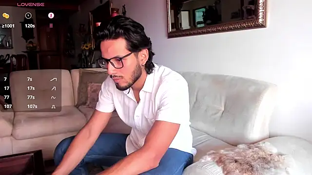 Nicholasrodrii online show from 28, 1, 2025