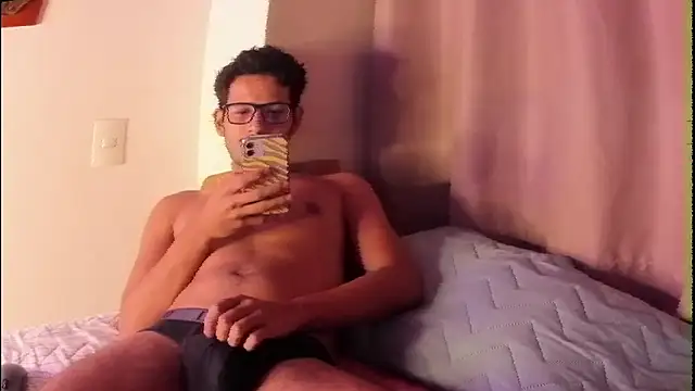 Nicholasrodrii online show from 3, 3, 2026