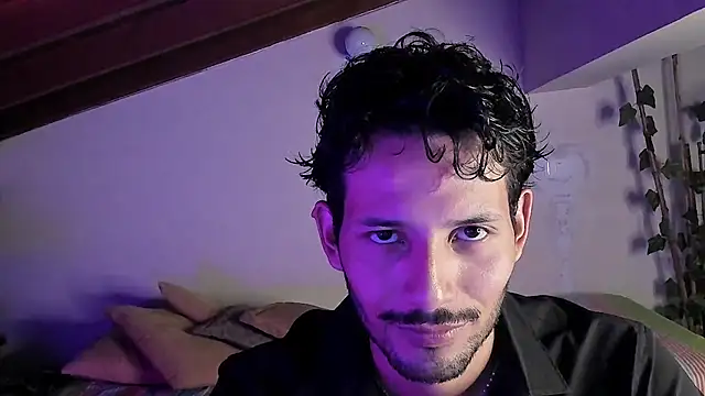 Nicholasrodrii online show from 4, 7, 2026