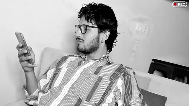 Nicholasrodrii online show from 8, 3, 2025